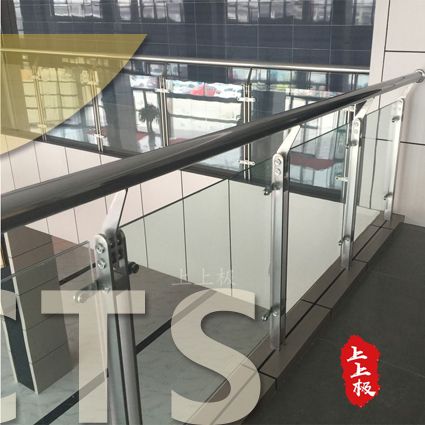 不锈钢立柱：现代建筑中的坚固与美学结合